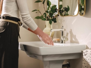 Moen® S6981EWNL Flara™ Bathroom Faucet, 1.2 gpm Flow Rate, 4-3/4 in H Spout, 1 Handle, Spring Loaded Pop-Up Drain, Polished Nickel